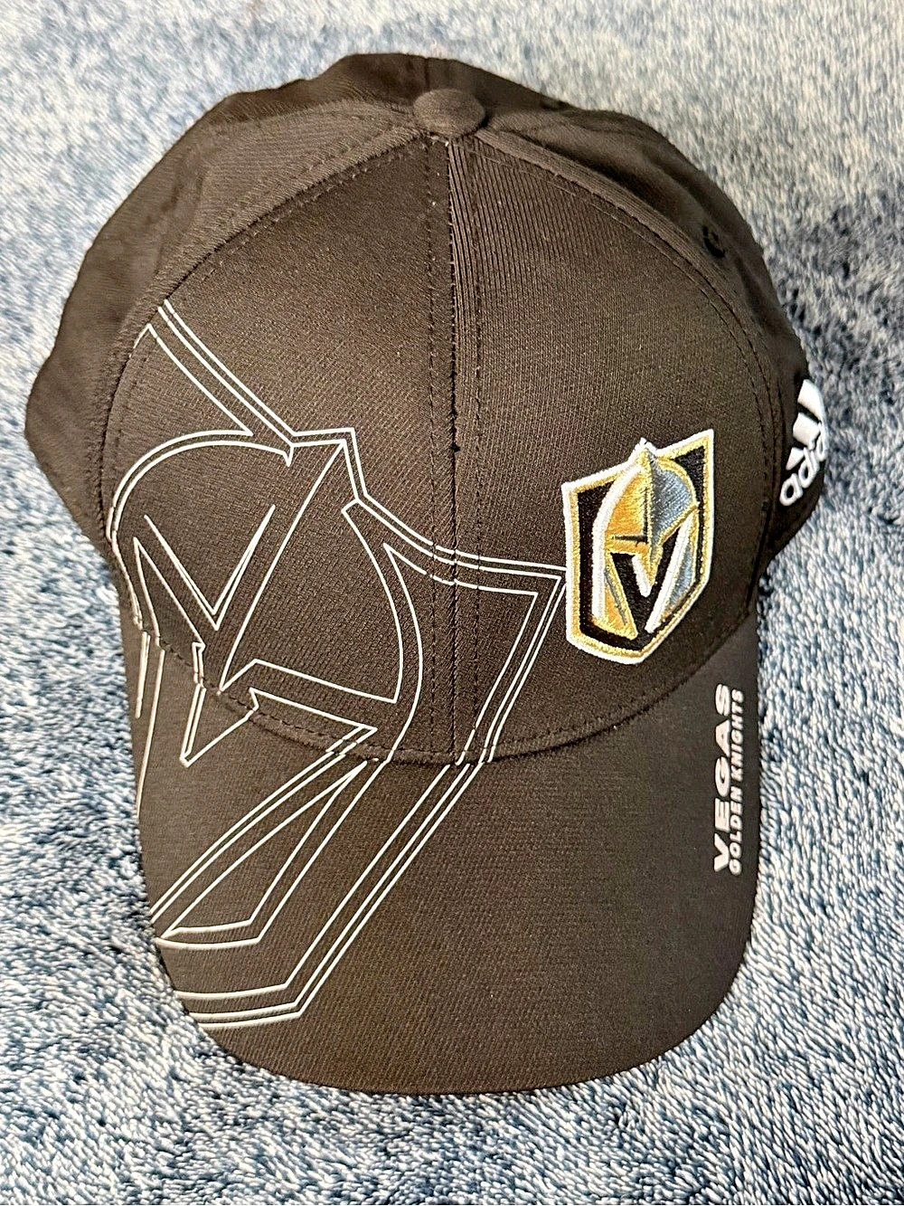 adidas Vegas Golden Knights Authentic NHL Flex Hat Black & Gold L/XL Like New